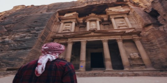 طلب الانتساب الى دورة الدلالة السياحية للغات الالمانية و الايطالية